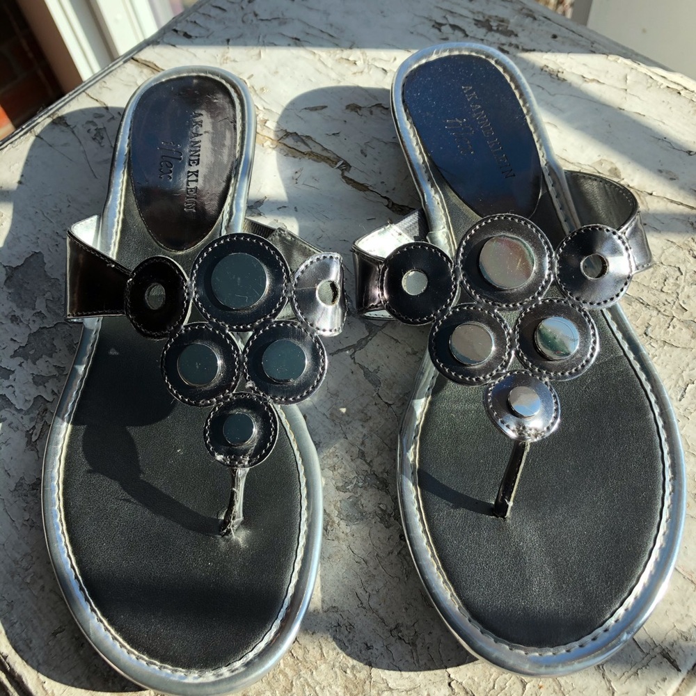 Anne Klein Sandals Size 7.5 Silver iflex Thong Flip Flop